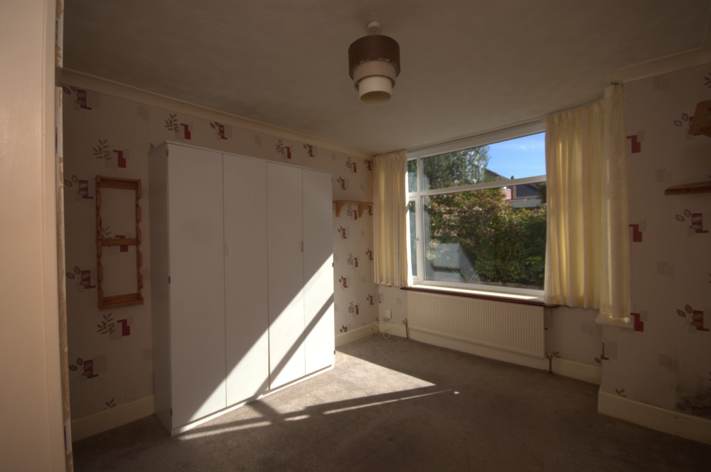 Lot: 107 - DETACHED BUNGALOW FOR IMPROVEMENT - Bedroom with wardrobe